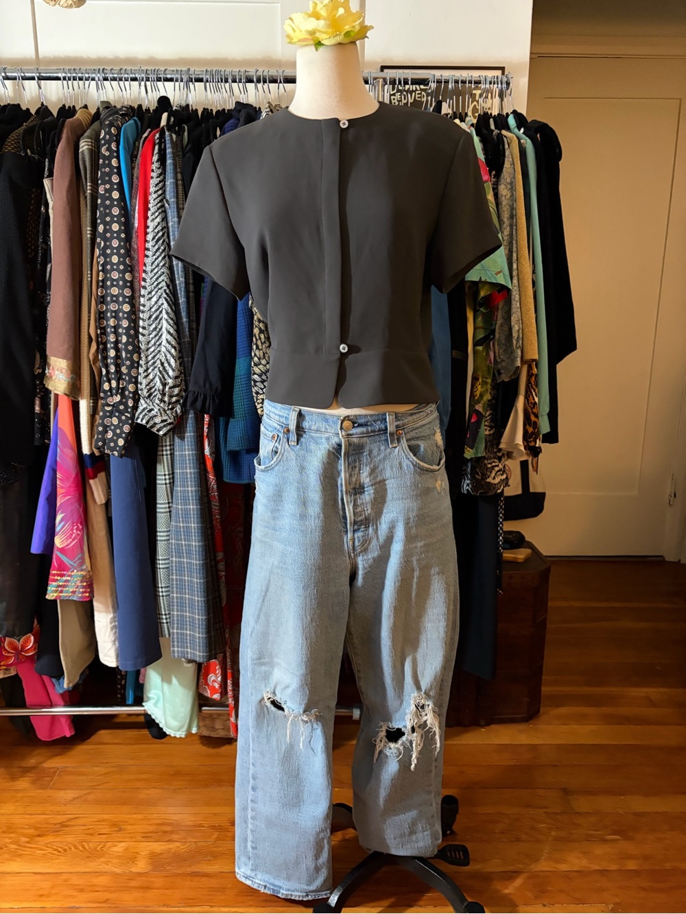 VTG Jones New York Charcoal Minimalist Short Sleeve Blouse Gray 12 - Picture 2 of 5